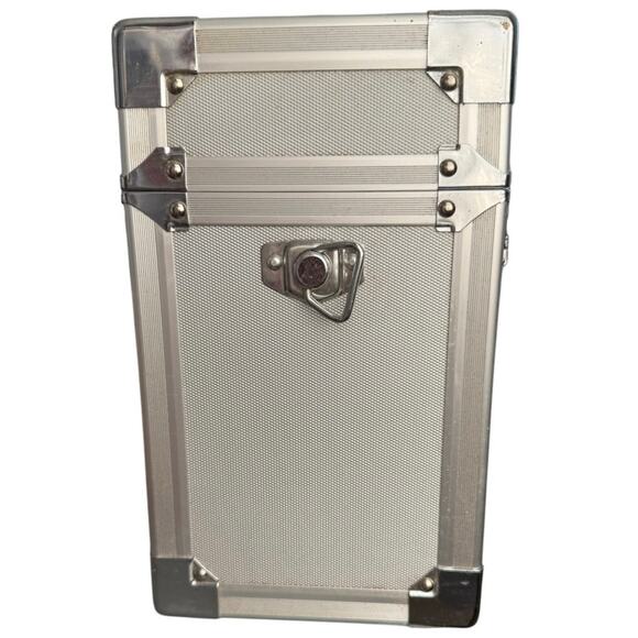 Canon Aluminum Hard Case HC-4000 with Tray, Keys, Strap, and Divider- Like New - Picture 3 of 8